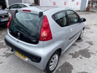 PEUGEOT 107
