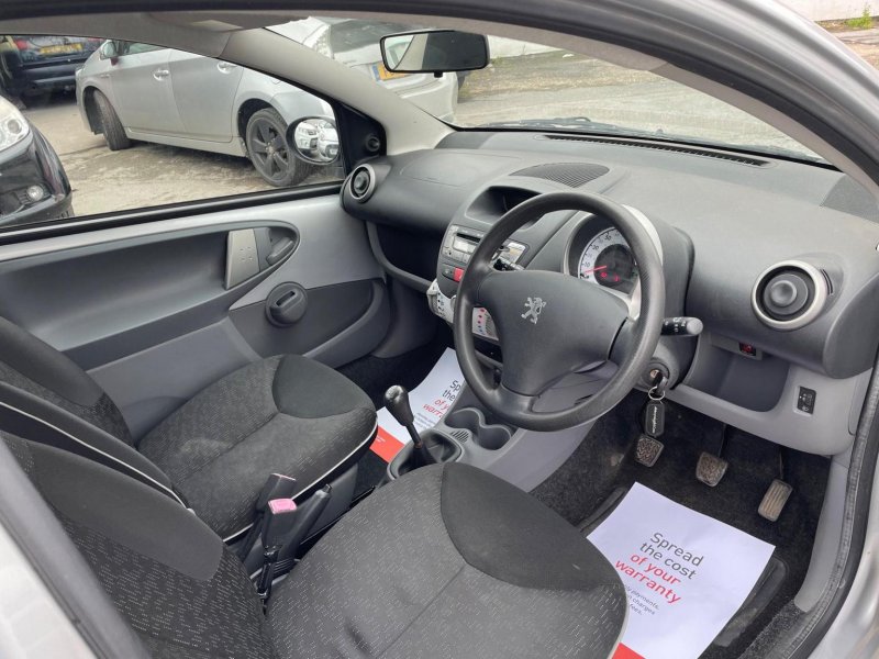 PEUGEOT 107