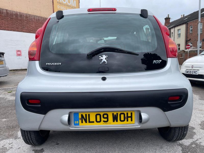 PEUGEOT 107
