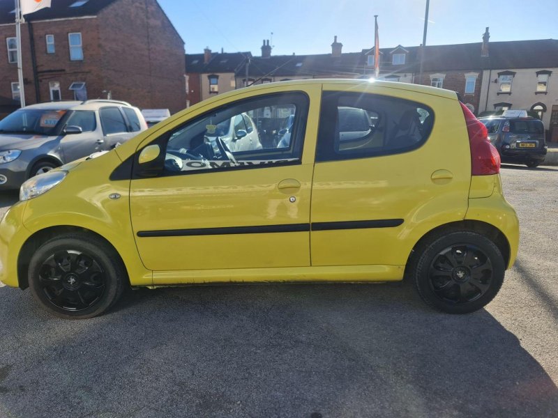 PEUGEOT 107