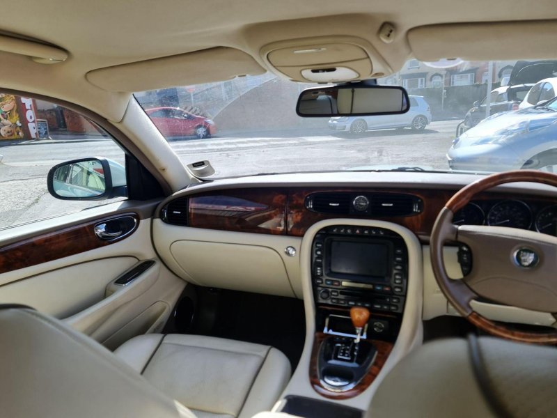 JAGUAR XJ
