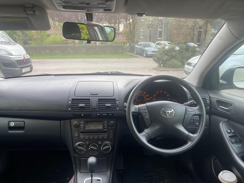 TOYOTA AVENSIS