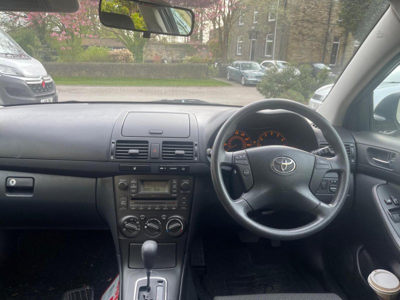 TOYOTA AVENSIS