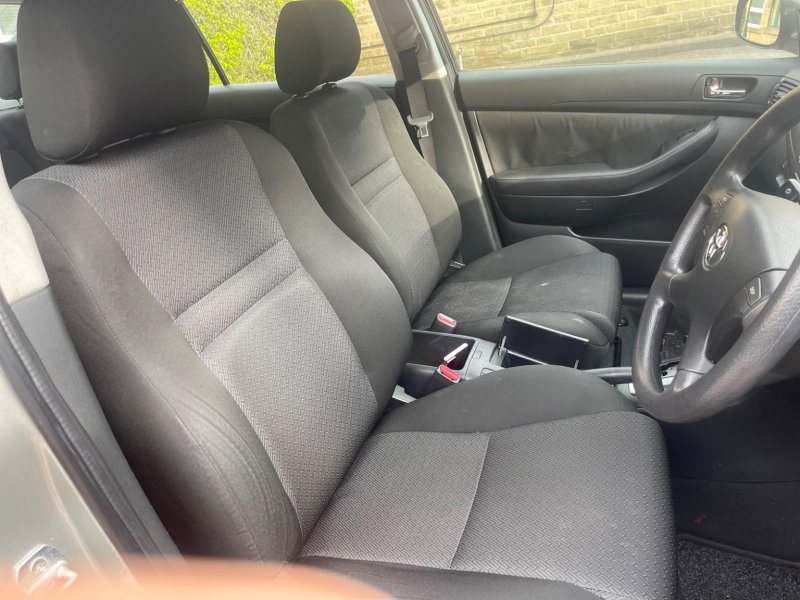TOYOTA AVENSIS