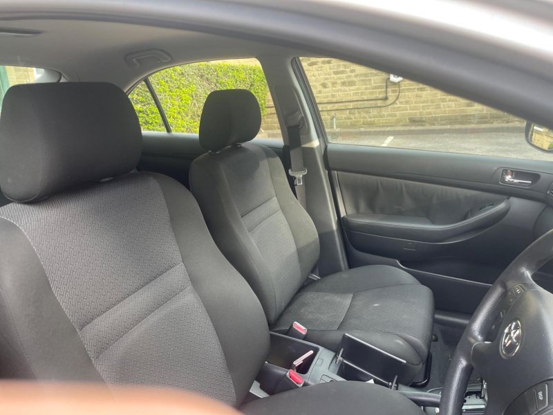 TOYOTA AVENSIS