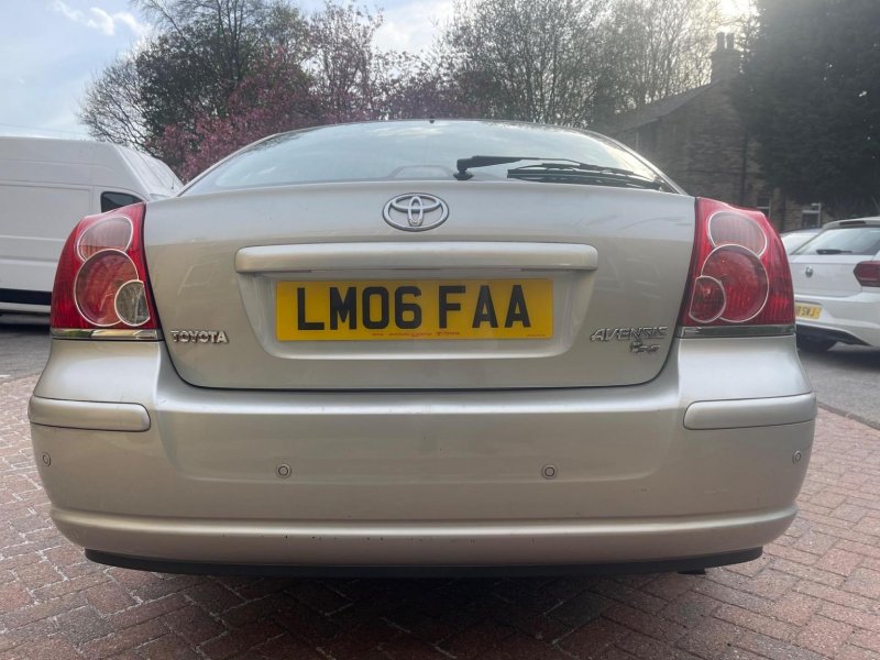 TOYOTA AVENSIS