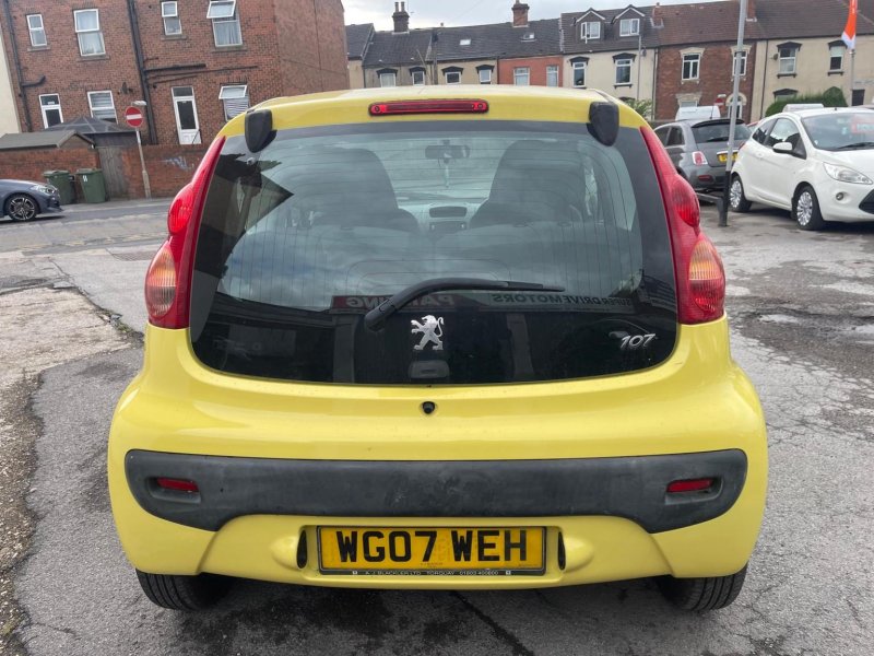 PEUGEOT 107